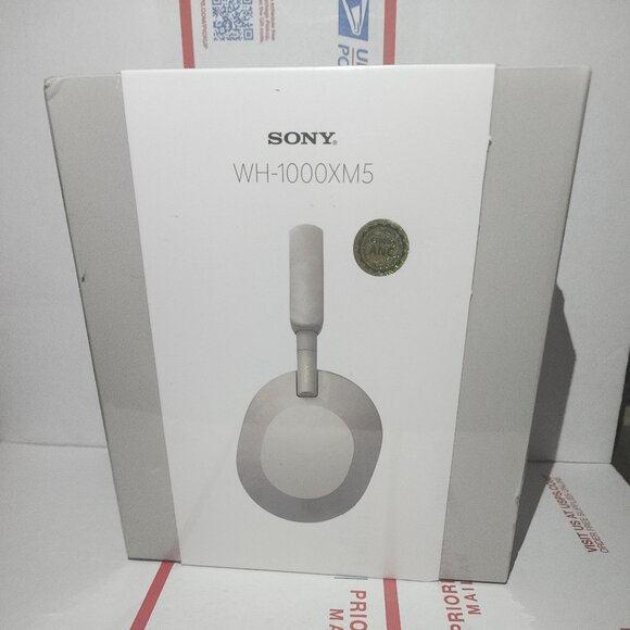 Sony Other - SONY (WH-1000XM5) headset With the plastic still wrapped around it no scratches